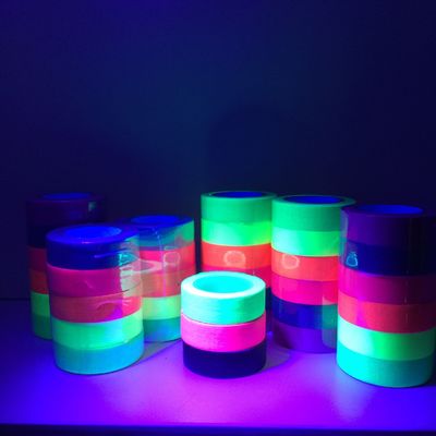 UV Black Light Luminous Adhesive Tape Neon Fluorescencyjna taśma bawełniana Taśma ostrzegawcza na imprezę dostawca